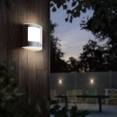 Philips 17316/47/16 LED Außenwandleuchte mit Bewegungssensor Parrot 1x3W | 2700K | IP44